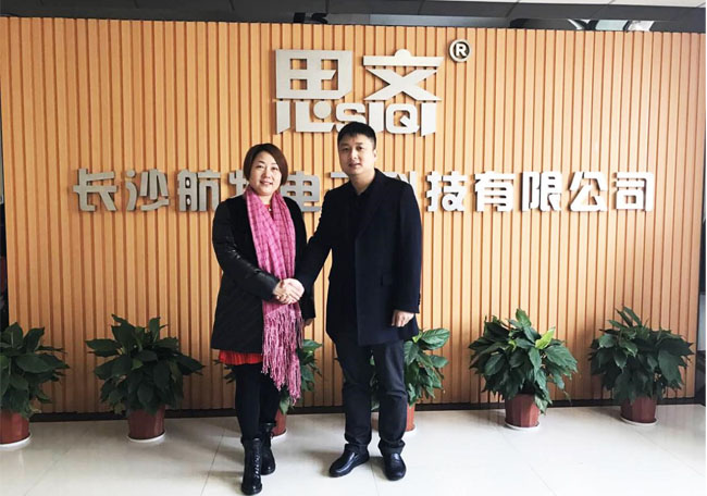 聯(lián)誠發(fā)創(chuàng)始人龍平芳女士與思齊董事長達(dá)成合作